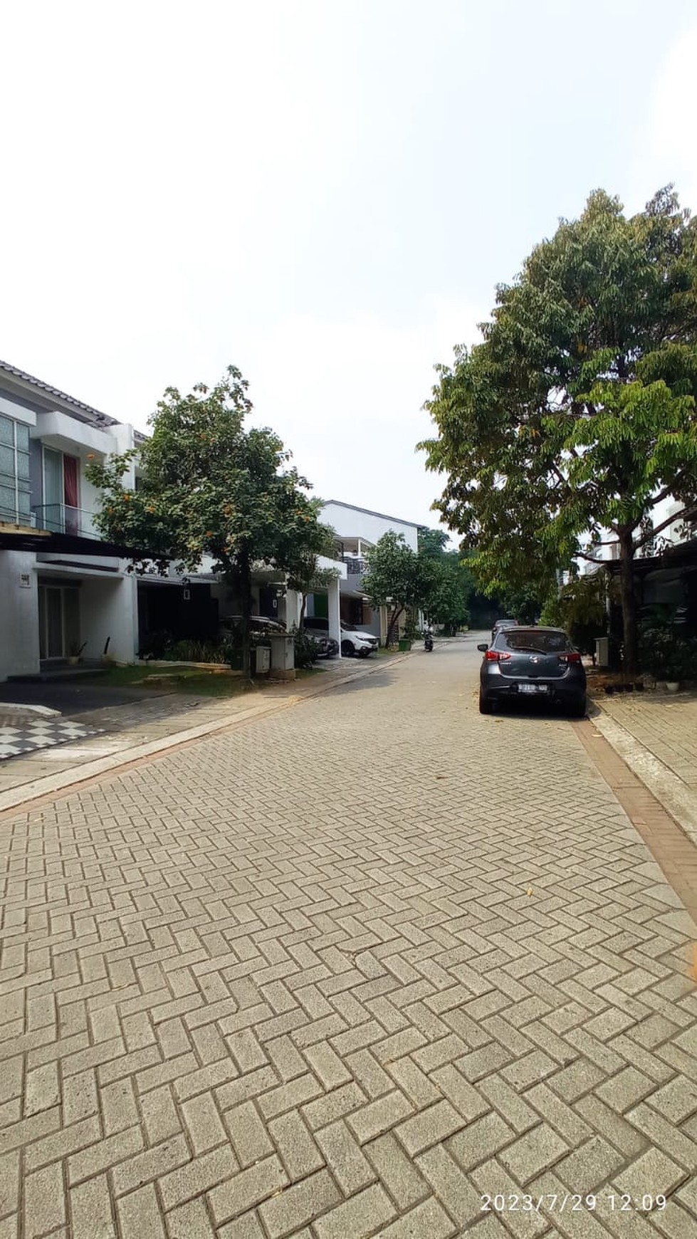 dijual rumah mewah harga bagus lokasi strategis. area bsd serpong utara tangerang selatan banten. perumahan residence one. dekat sekolah binus serpong.