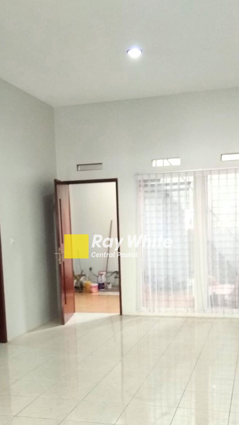 Dijual Rumah Cantik Minimalis Di Taman Kopo Indah 3