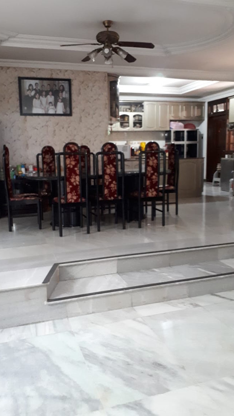 Rumah Kupang Indah - Surabaya - Luas 700 m2 - Mewah  + Garasi Carport 4 Mobil