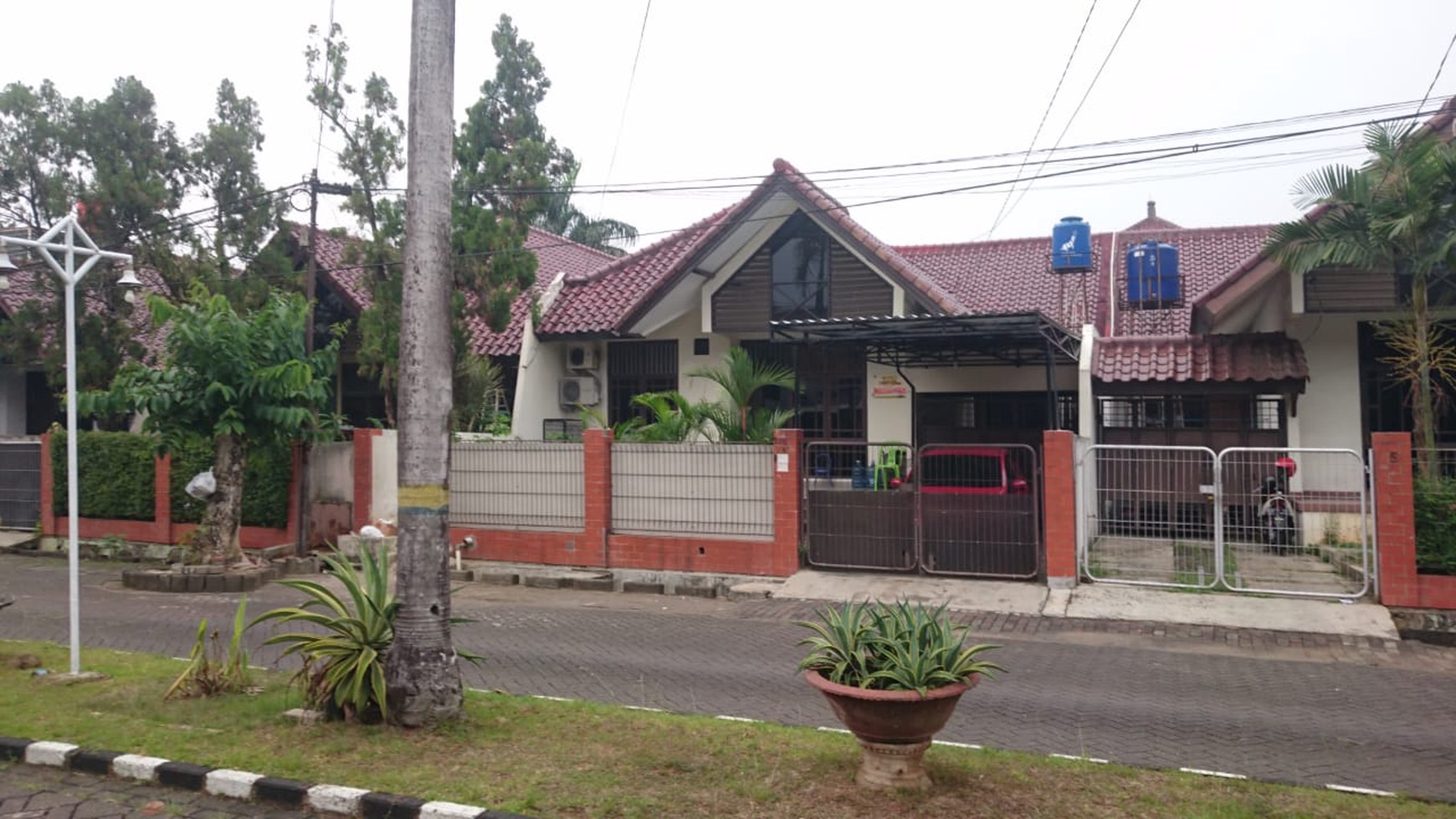 Rumah dijual luas 300m2 harga nego. daerah Villa Melati Mas, serpong Tangerang Banten