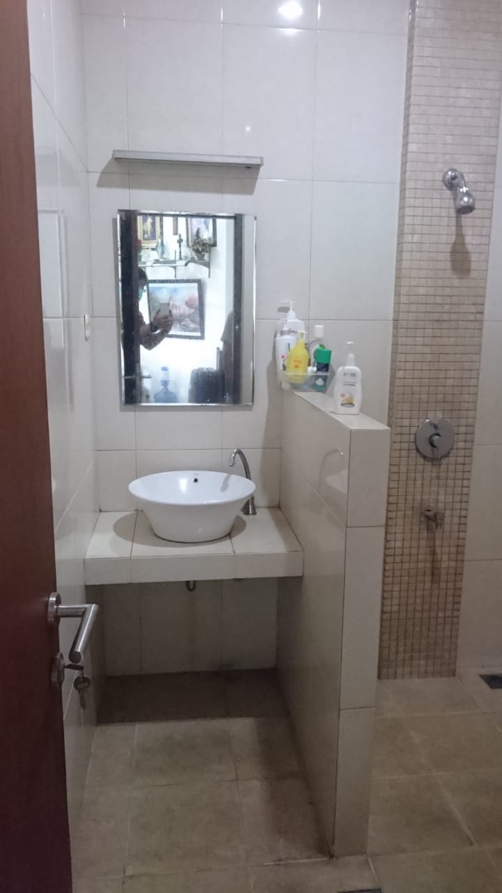 Rumah dijual luas 300m2 harga nego. daerah Villa Melati Mas, serpong Tangerang Banten