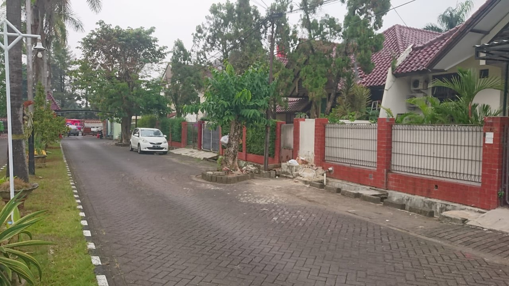 Rumah dijual luas 300m2 harga nego. daerah Villa Melati Mas, serpong Tangerang Banten