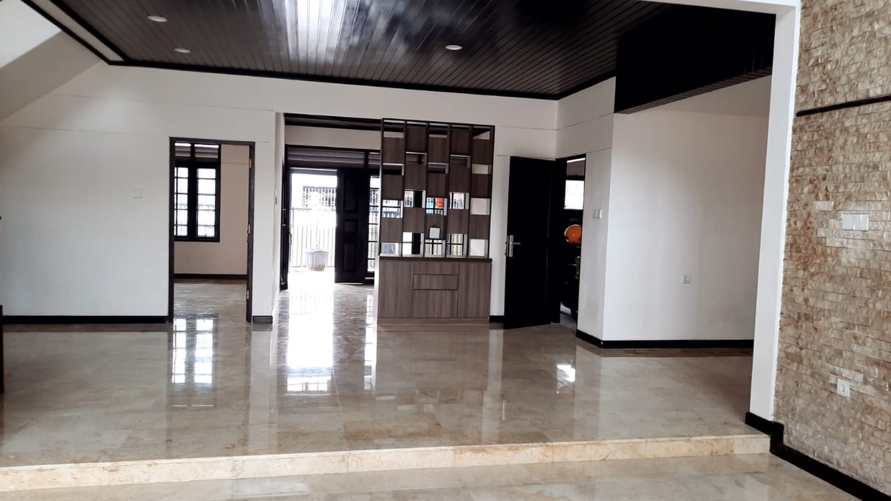 Rumah SIAP HUNI, Interior MEWAH dan Strategis @Tanah Kusir