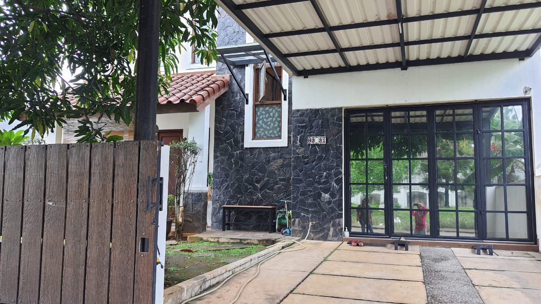 Rumah 2 lt second Boulevard di Kota Wisata