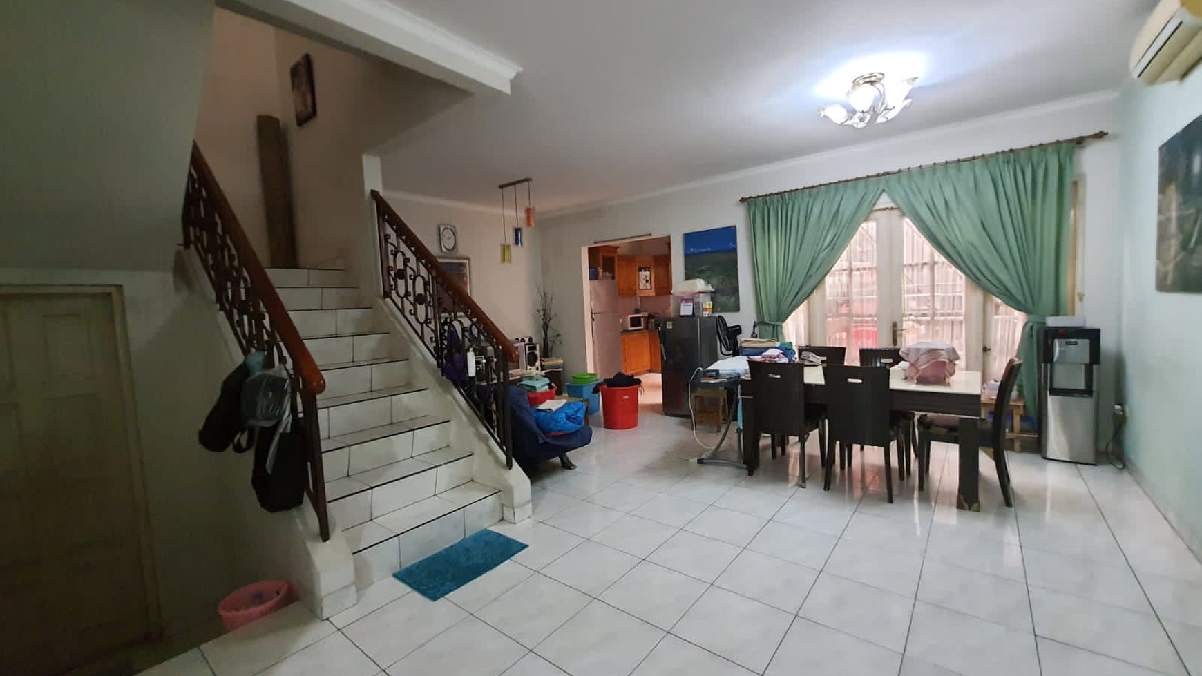 Best Deal!! Rumah Cantik 2 lantai di Kota Wisata