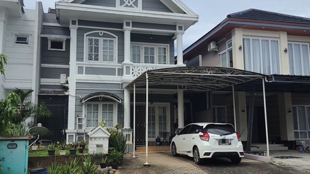 Best Deal!! Rumah Cantik 2 lantai di Kota Wisata