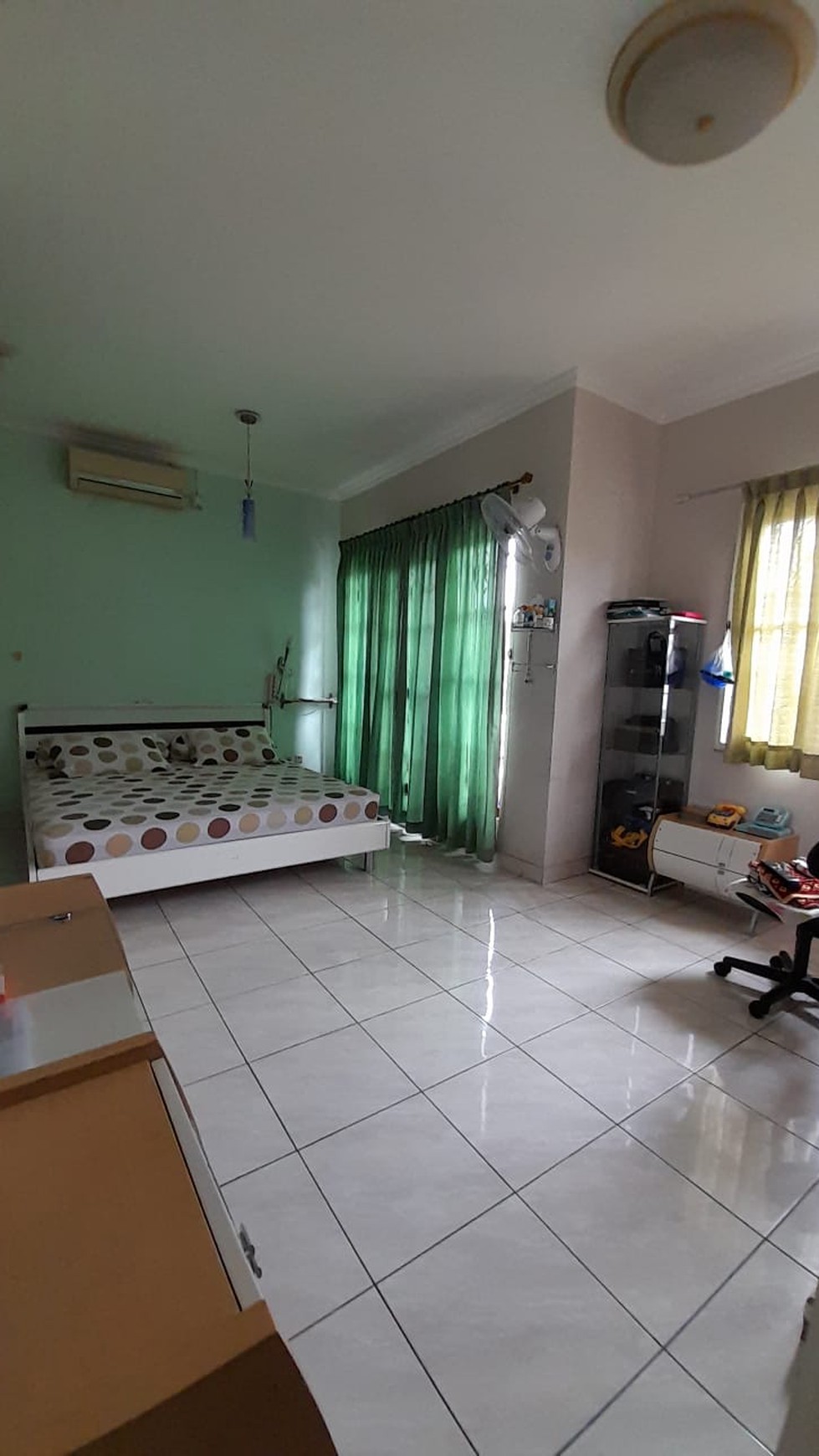 Best Deal!! Rumah Cantik 2 lantai di Kota Wisata