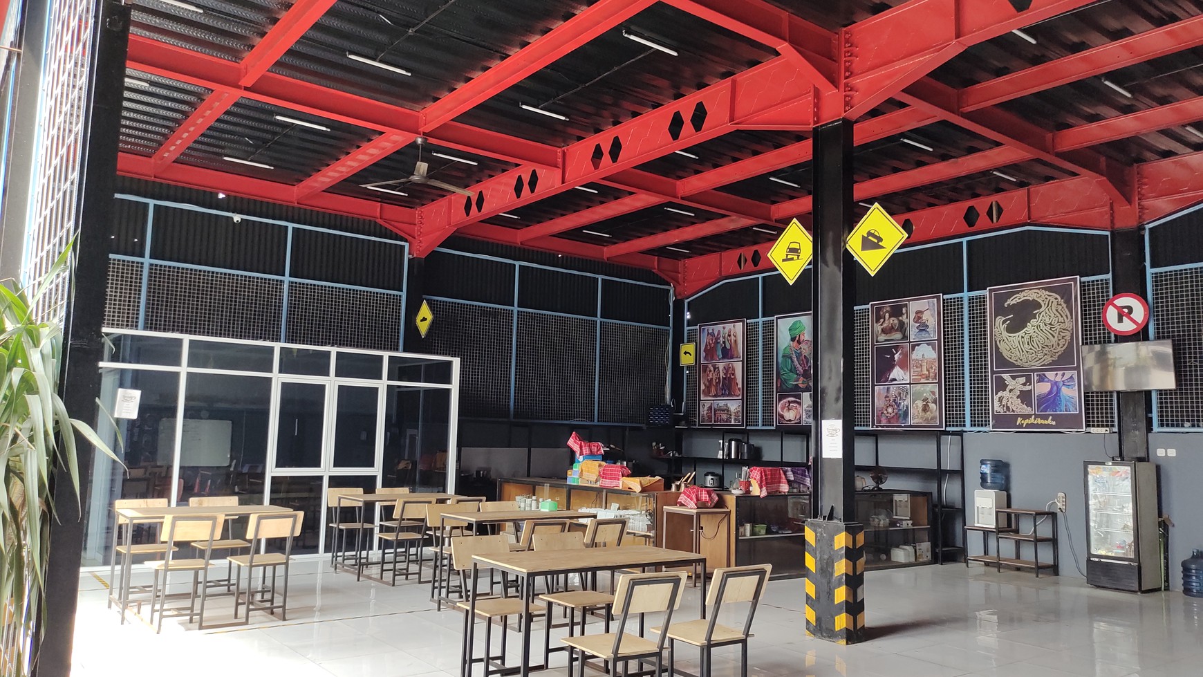 Bengkel Mobil, Car Wash Coffee Shop di Jl. Raya Burangkeng Setu Bekasi 