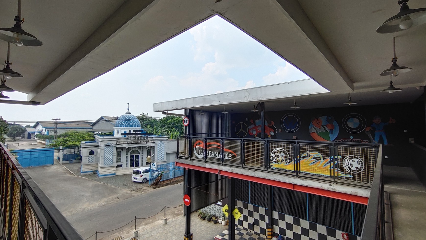 Bengkel Mobil, Car Wash Coffee Shop di Jl. Raya Burangkeng Setu Bekasi 