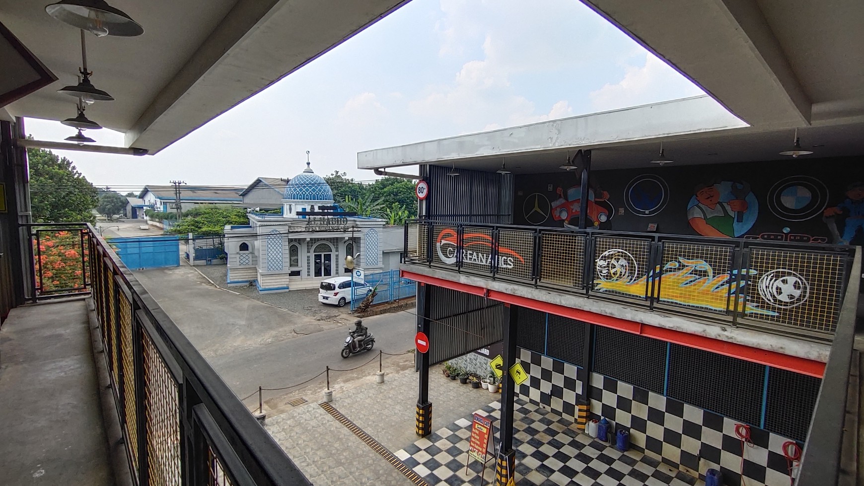 Bengkel Mobil, Car Wash Coffee Shop di Jl. Raya Burangkeng Setu Bekasi 