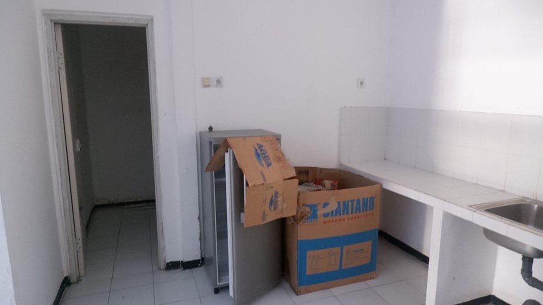 Rumah Dijual Jalan Simpang Darmo Permai Selatan Surabaya 1,5 Lantai