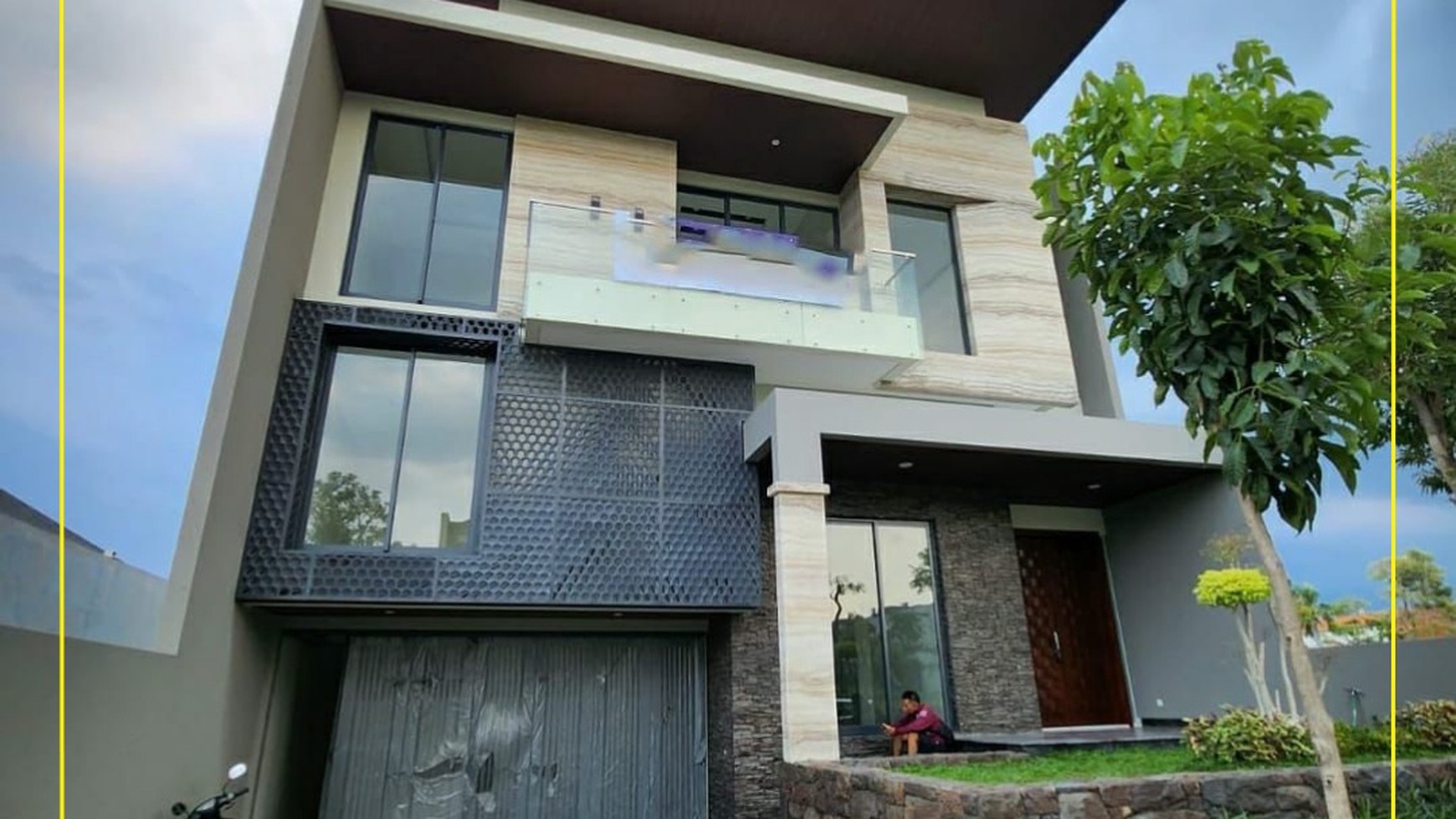 Rumah Luxury Premium Split Level Pakuwon Indah Surabaya Barat