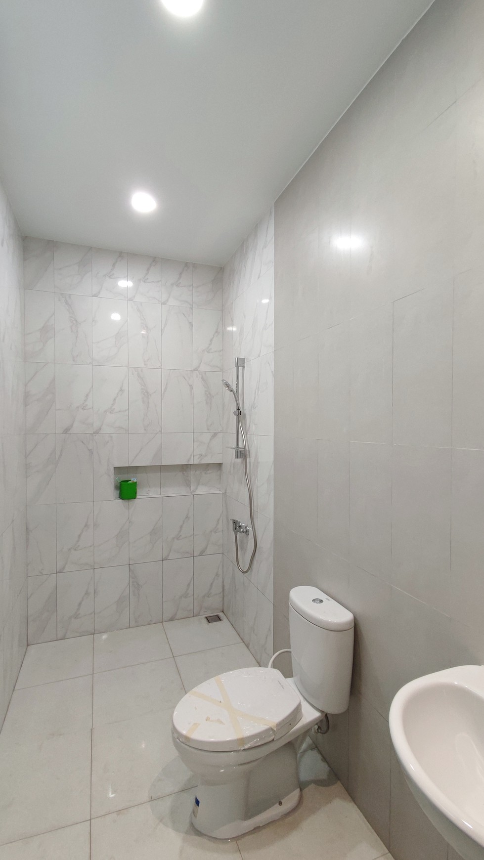 Hot Properti. Rumah Modern Minimalis Nusa Loka, BSD.