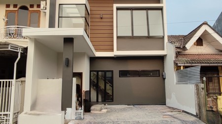 Hot Properti. Rumah Modern Minimalis Nusa Loka, BSD.