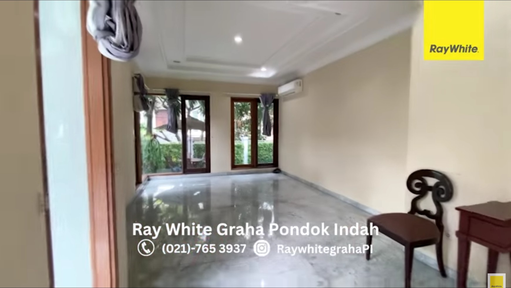 DI SEWAKAN RUMAH PONDOK INDAH SEMI FURNISHED