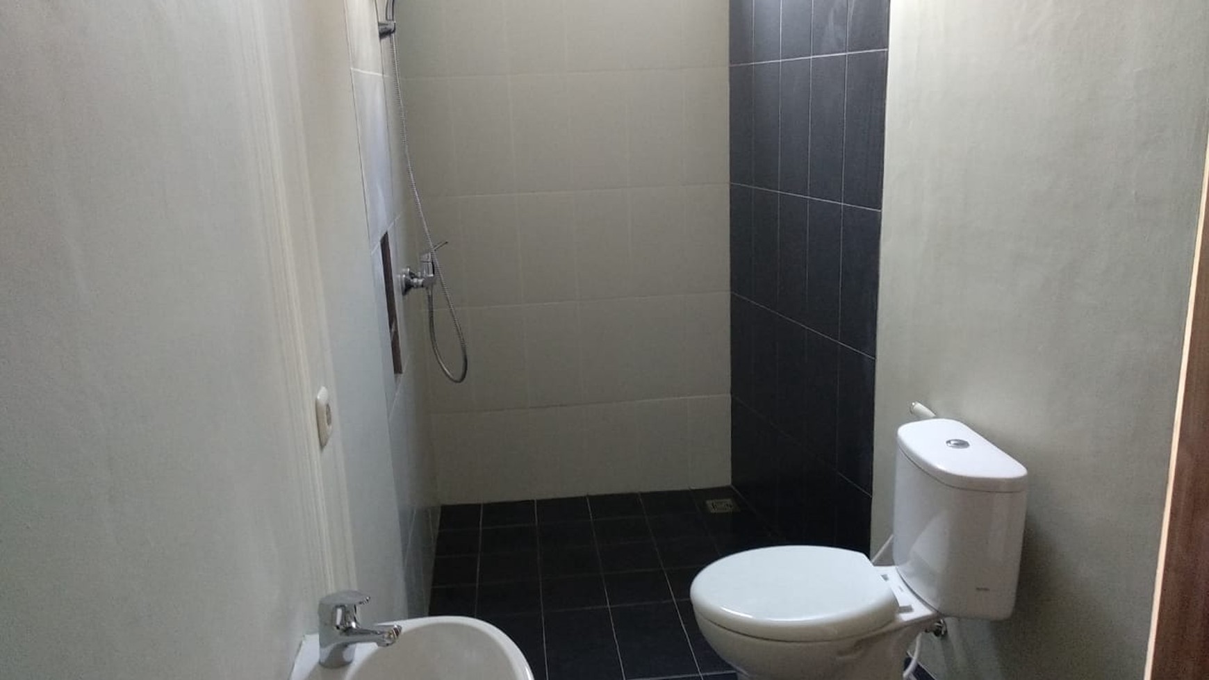 Rumah sewa di dekat Univ Pembangunan Jaya Bintaro, st kereta Juramanggu dan berbagai kuliner ...