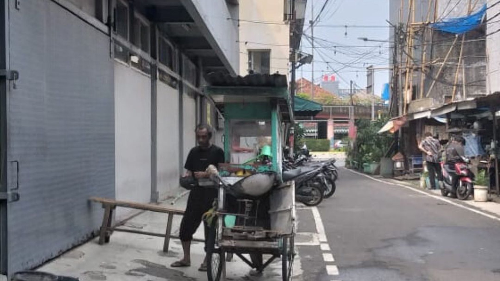 Mini Gedung lokasi strategis cocok untuk kos