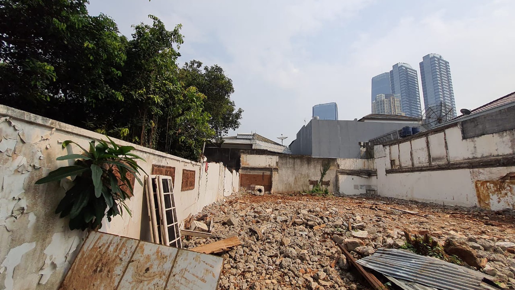 Dijual tanah di Jl Karang Asem - Mega Kuingan - Jakarta Selatan