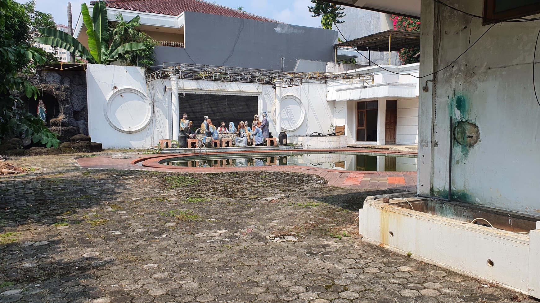 Rumah Besar Pinggir Jalan Raya Pondok Indah boleh hitung Tanah