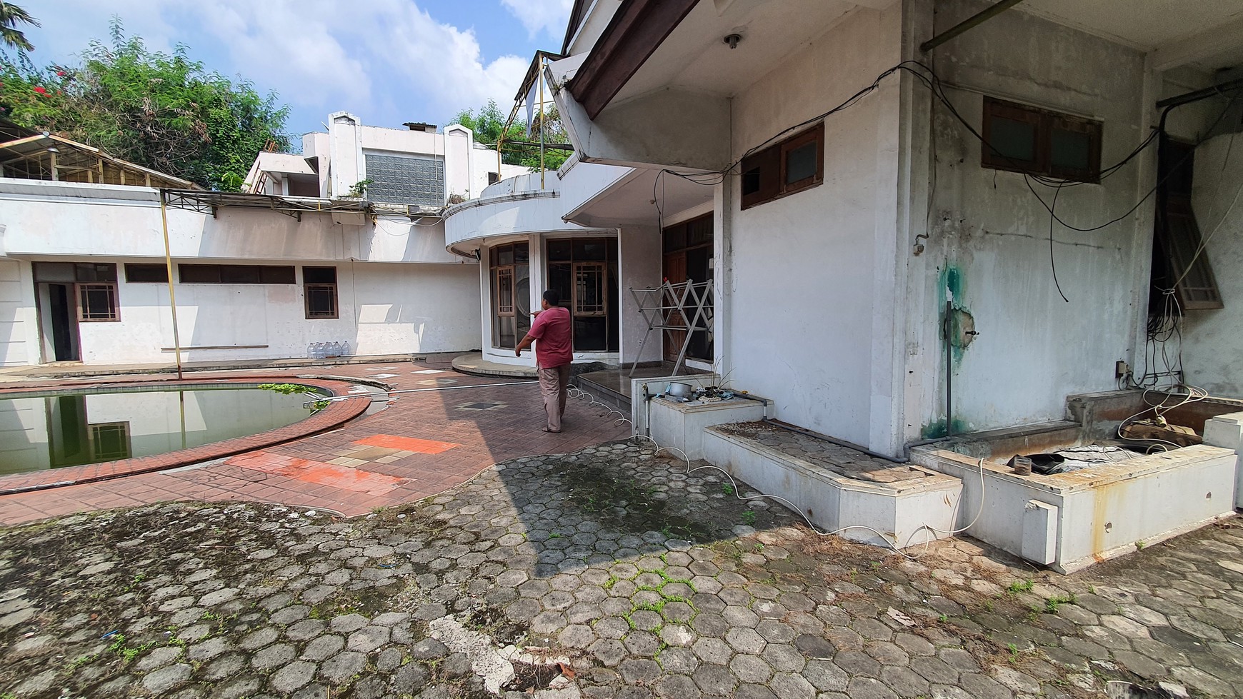 Rumah Besar Pinggir Jalan Raya Pondok Indah boleh hitung Tanah