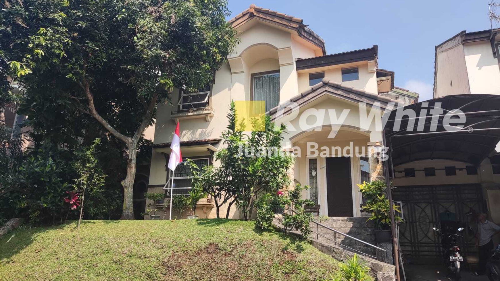 LANGKA! TERJANGKAU! Rumah 2 lantai Alamanda Dago, siap huni!
