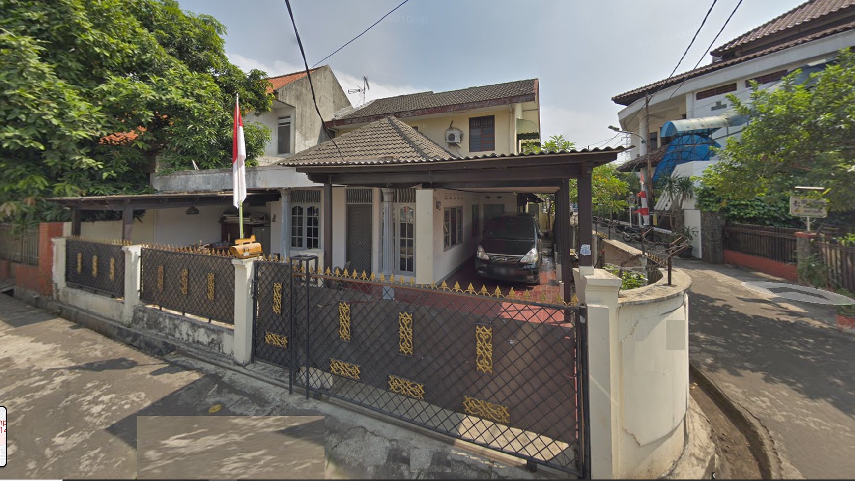 Rumah Hoek 2 lantai ,perlu renov ,Cocok buat Kost di Kramat Jati