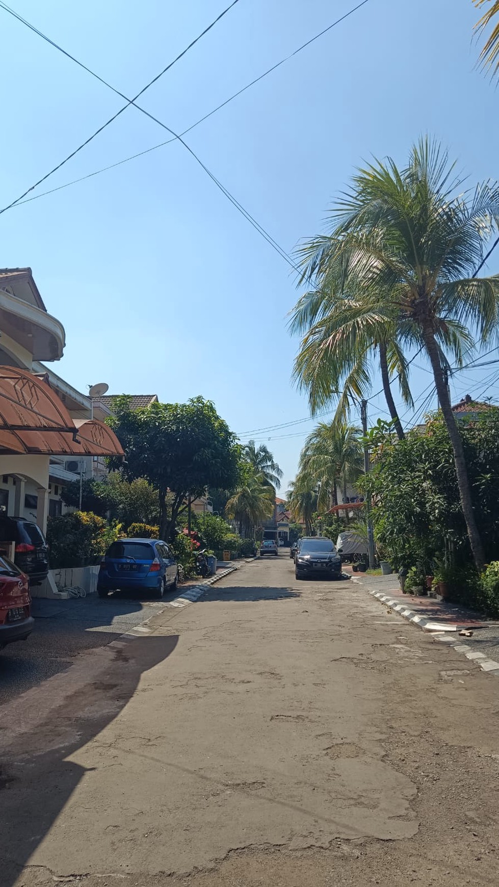 Rumah Dalam kompleks yang tenang, nyaman dan cukup asri di Depok