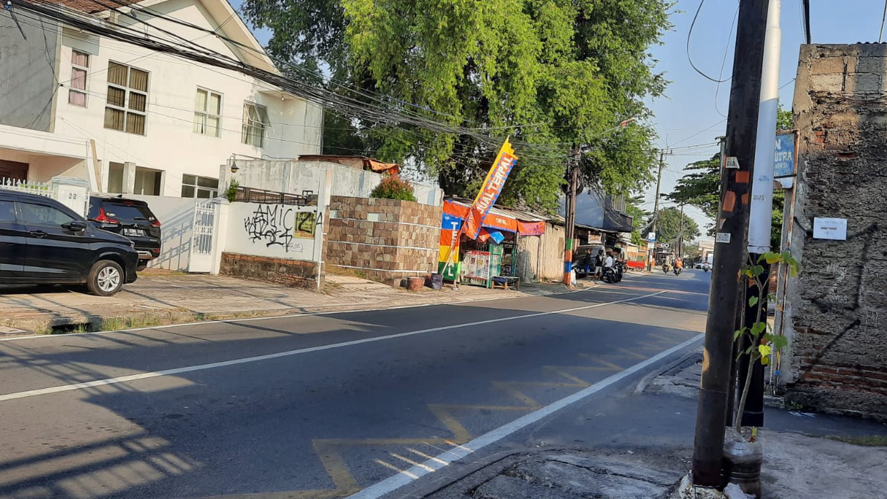 Rumah siap huni di depan jalan  dekat dengan Toll Jorr Joglo, Kembangan