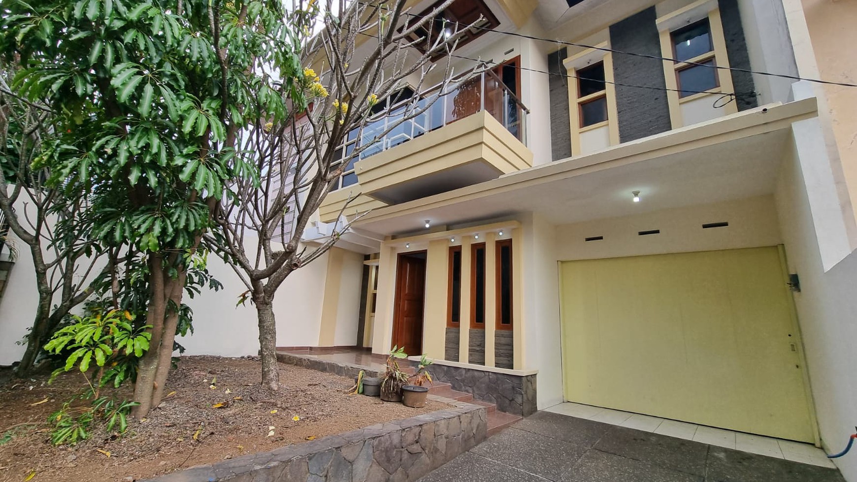 Rumah Bagus Siap Huni di Setra Indah, Bandung