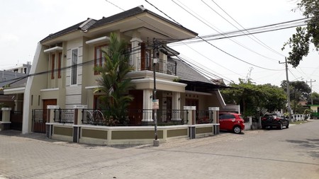RUMAH MEWAH,DI PERUM DOSEN UGM SAWITSARI,DEKAT LAFAYETTE HOTEL