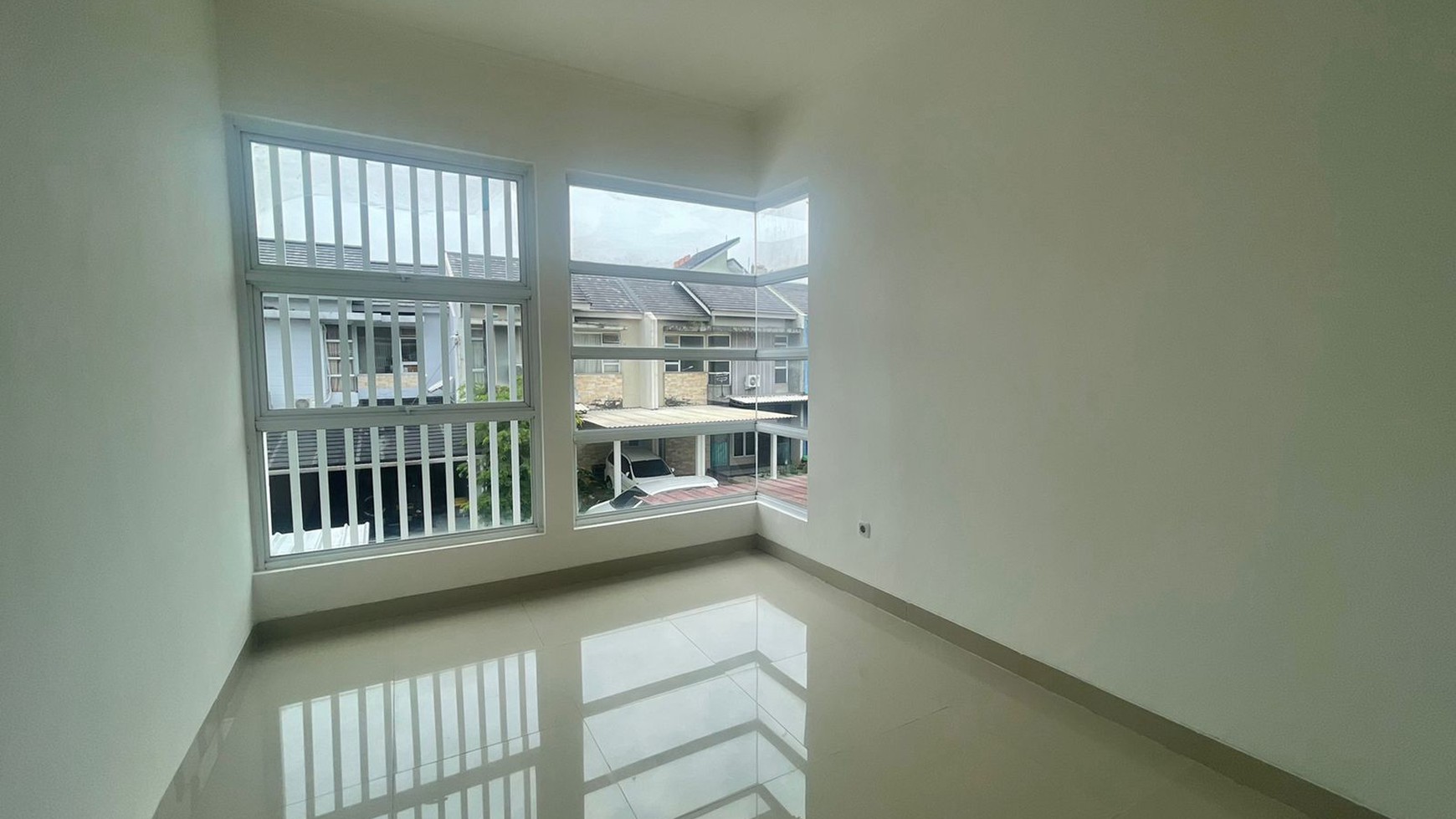 Rumah Minimalis 2 lantai di Metland Transyogie