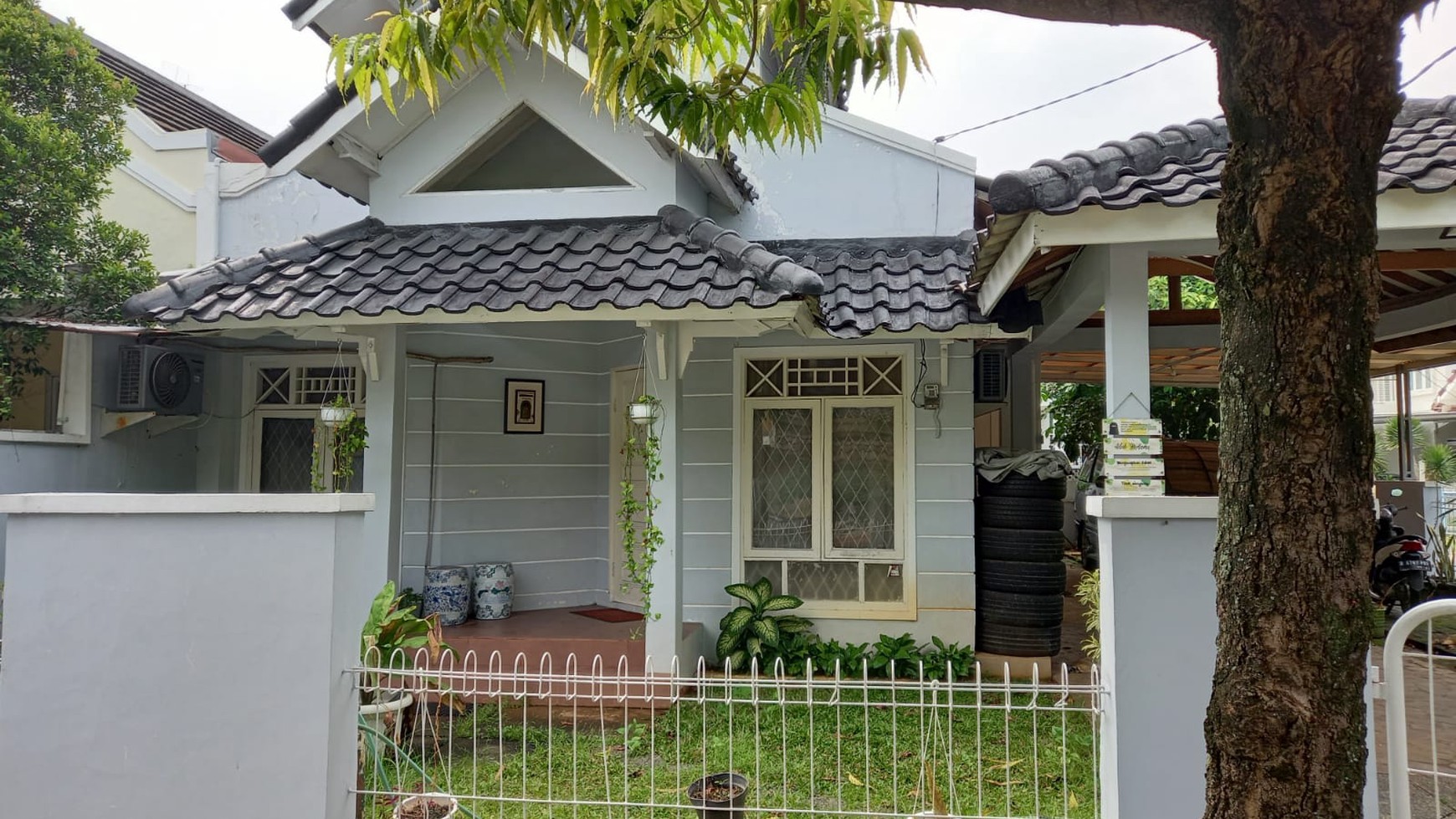 Rumah rapih, bangunan kokoh di Bintaro.