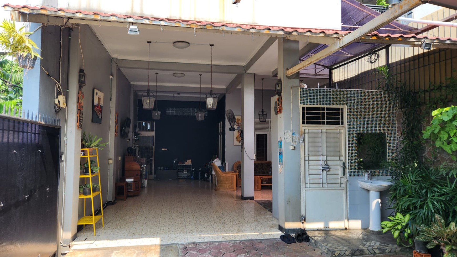 Rumah Lokasi Strategis Pinggir Jalan Raya & Terdapat 2 Kios @Pondok Betung Raya