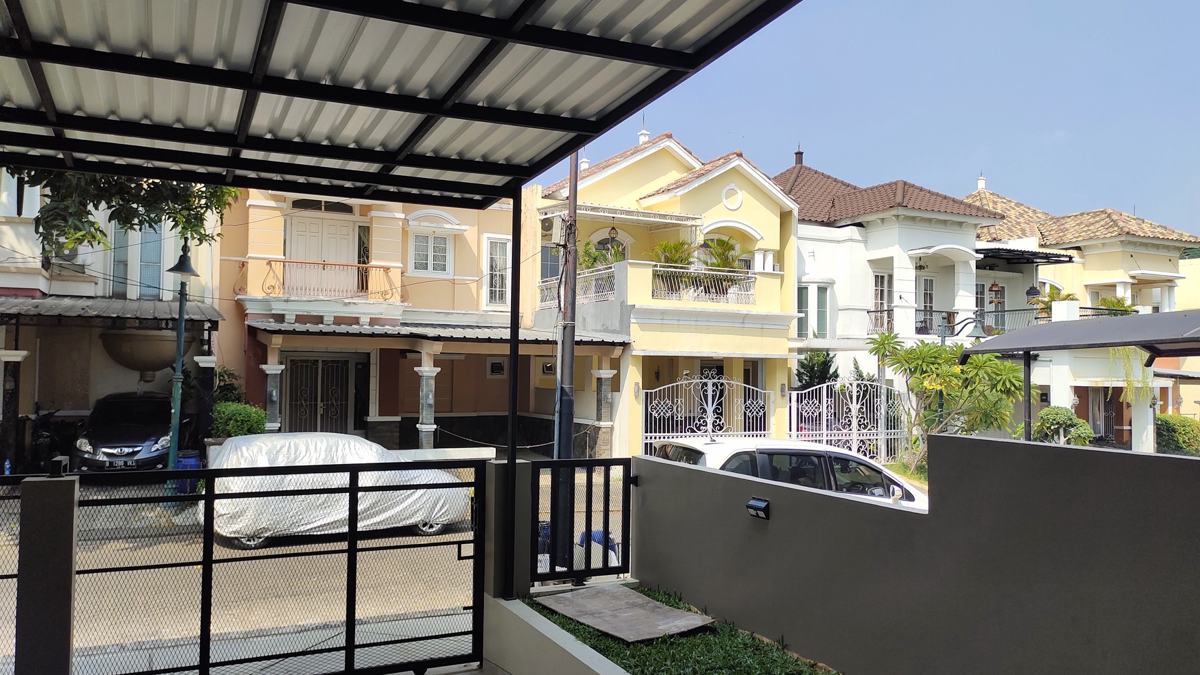 Rumah Sewa Siap Huni - Brand New di Raffles Hills 