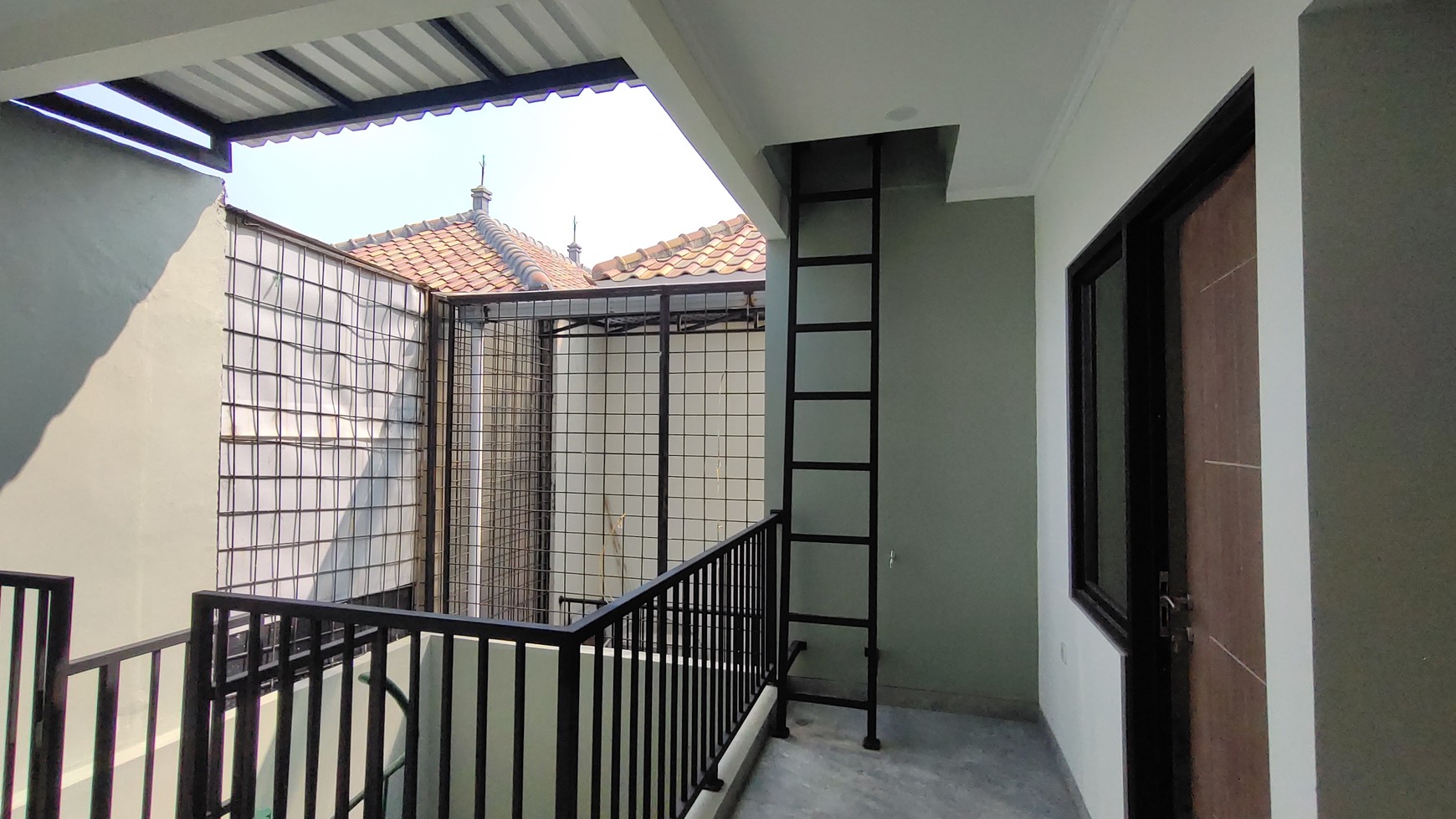 Rumah Sewa Siap Huni - Brand New di Raffles Hills 