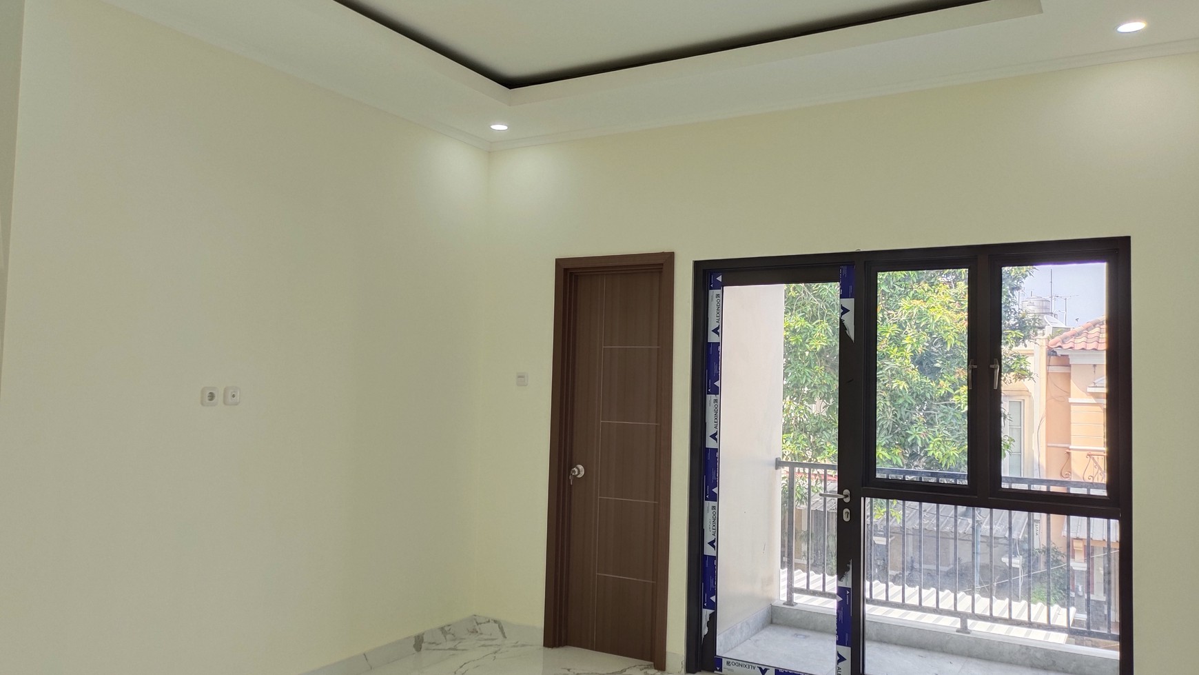 Rumah Sewa Siap Huni - Brand New di Raffles Hills 