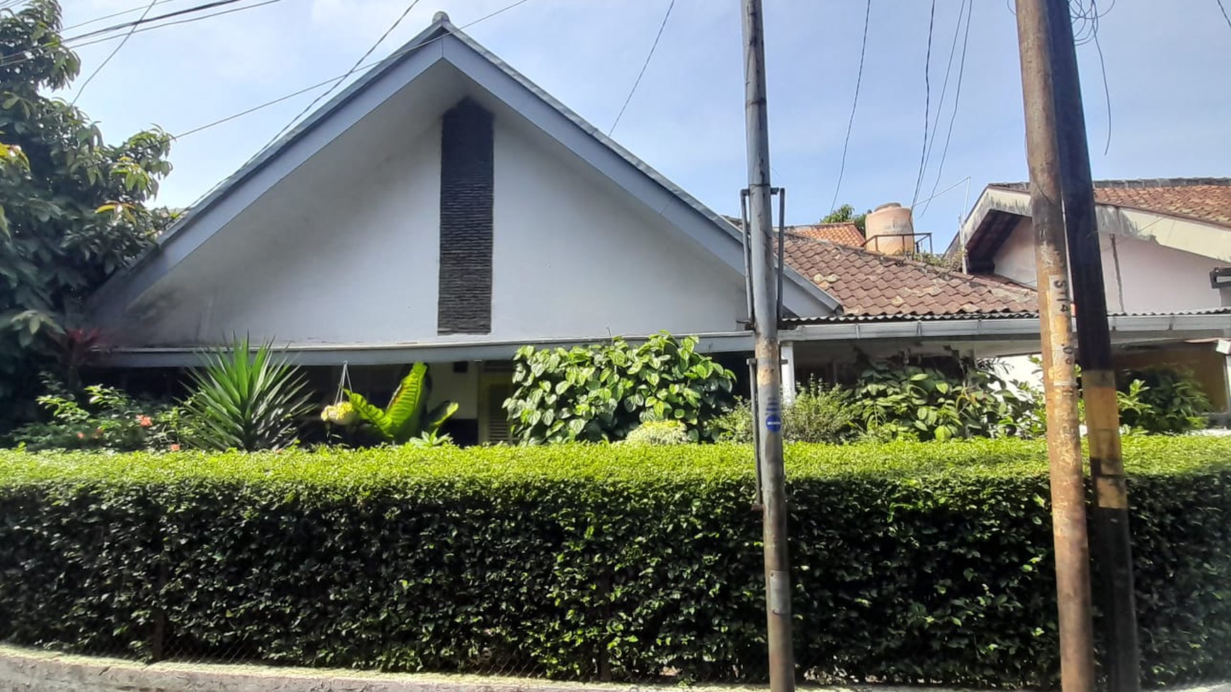 Rumah Asri Classic di Sayap Supratman, Bandung Kota