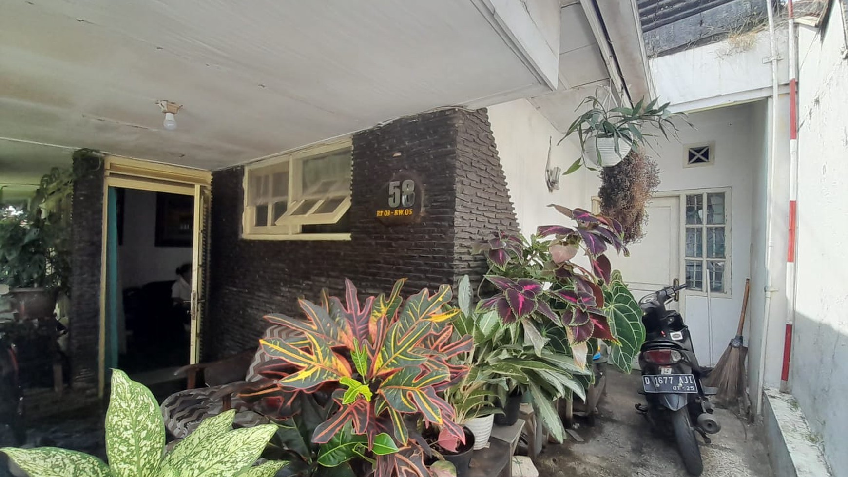 Rumah Asri Classic di Sayap Supratman, Bandung Kota