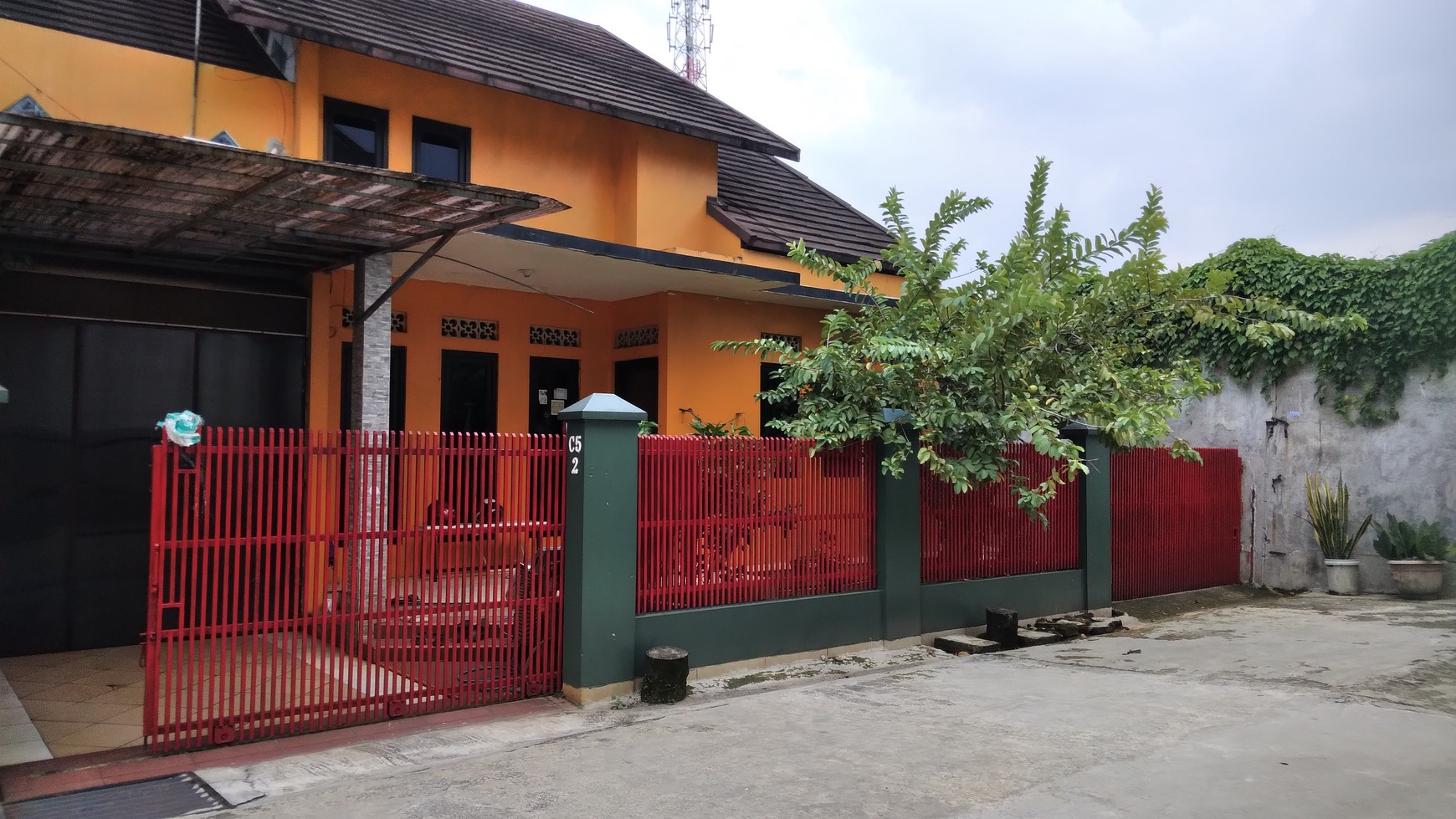 Rumah cantik di Taman Duta Depok harga nego