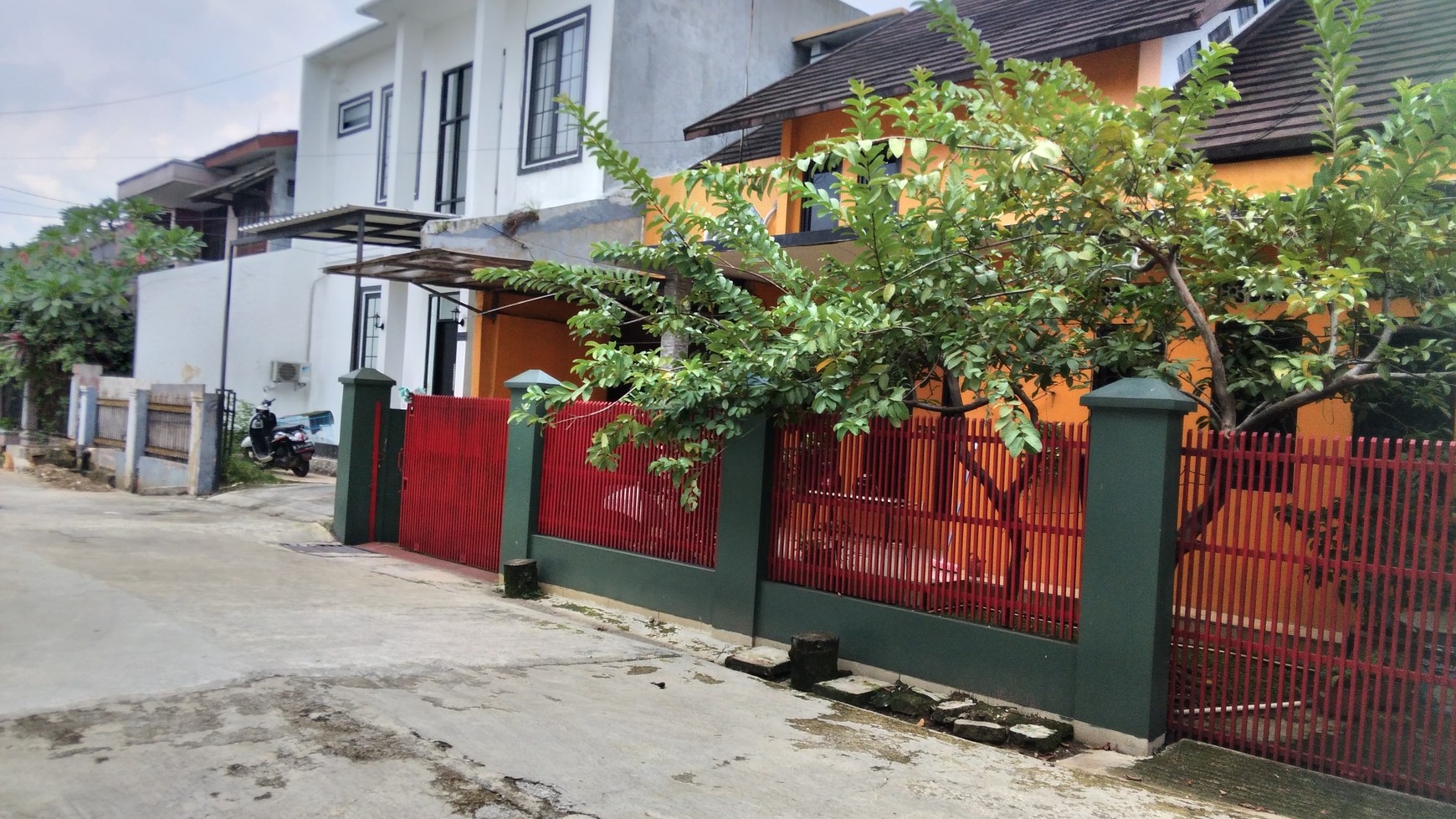 Rumah cantik di Taman Duta Depok harga nego