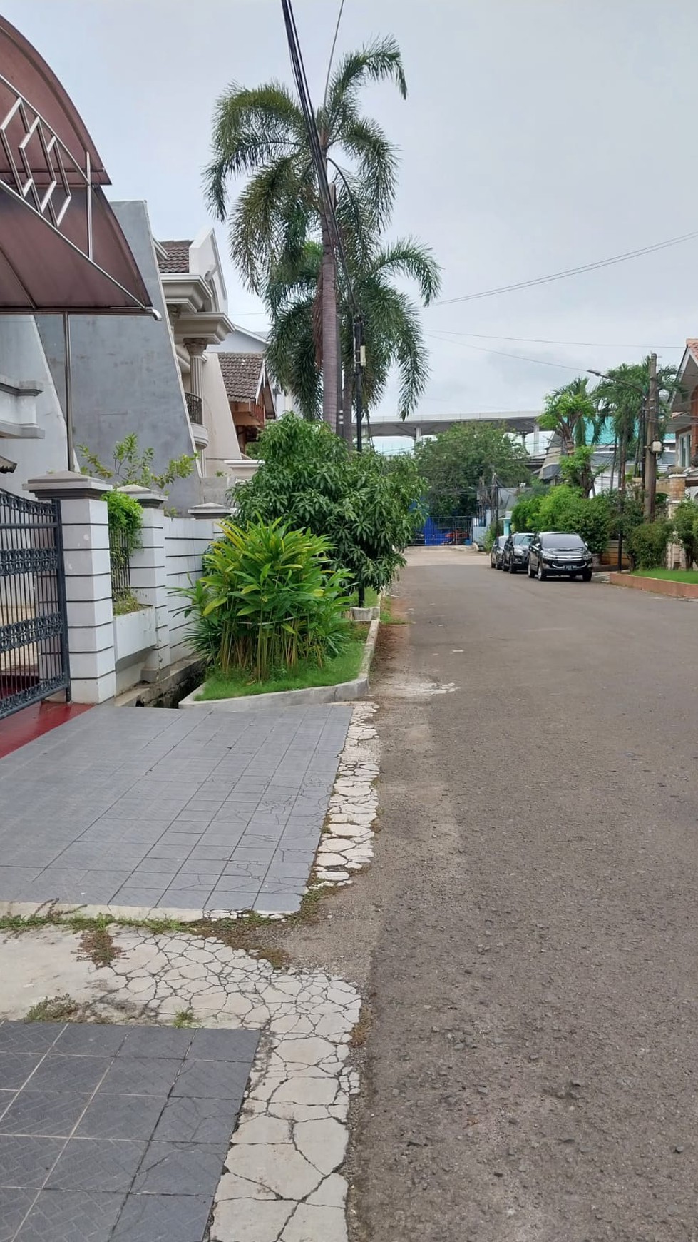 Rumah Janur Indah . seberang Mall kelapa Gading .