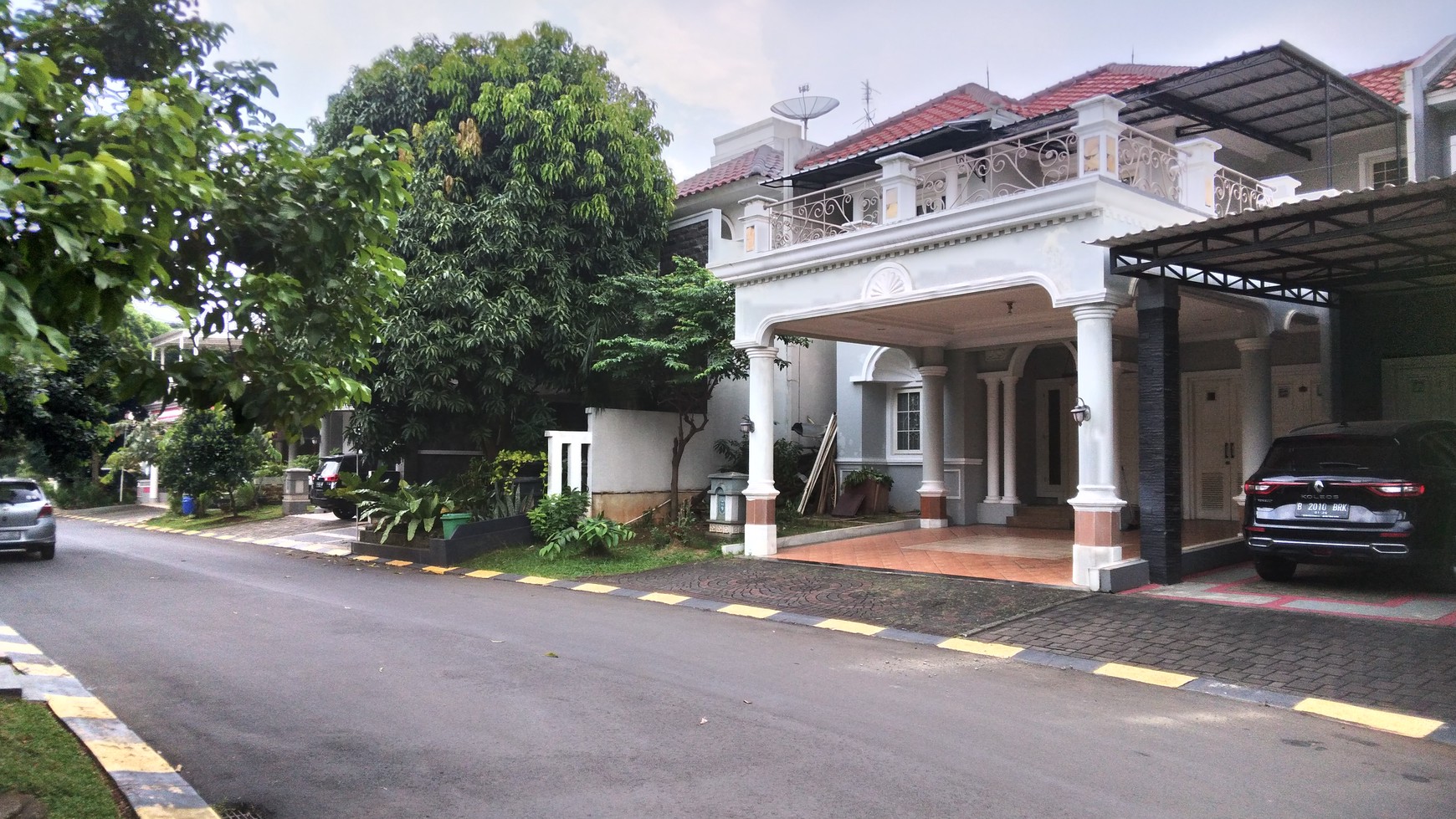 Rumah cantik 2 lantai di kota wisata cibubur harga nego