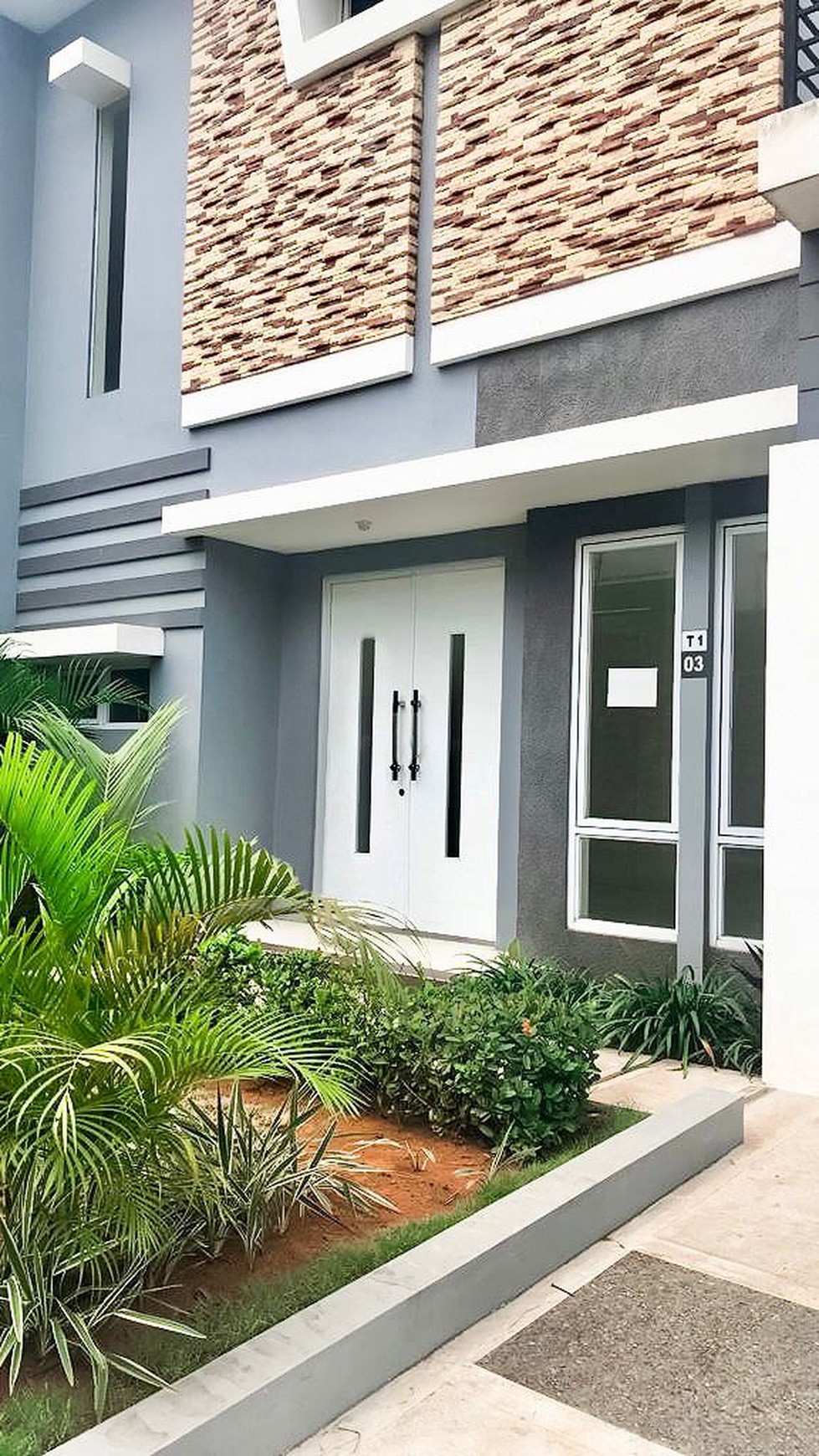 Rumah cantik 2 lantai di cluster depan legenda wisata cibubur