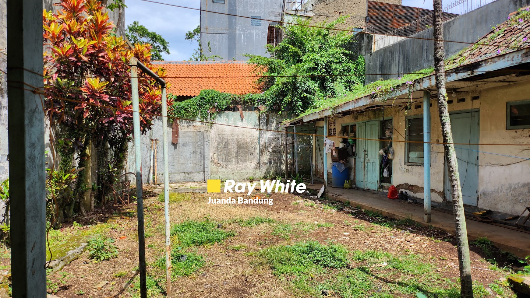 Rumah antik gaya Eropa di sayap Dago