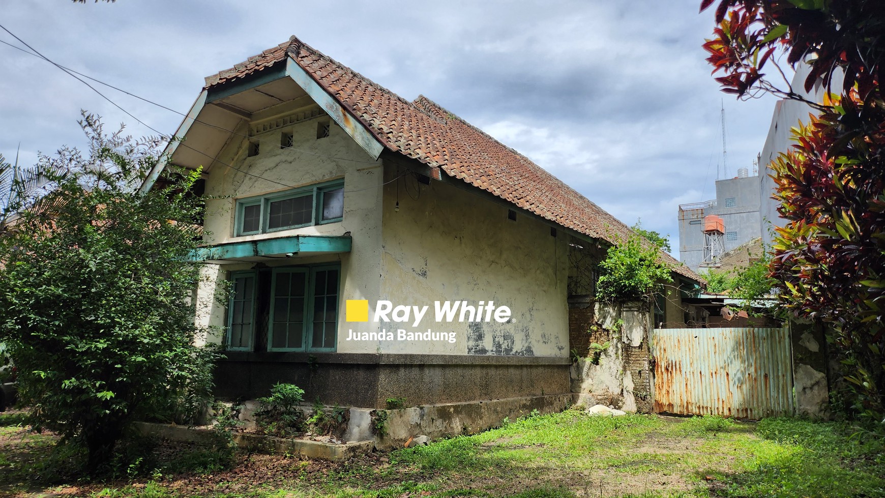 Rumah antik gaya Eropa di sayap Dago