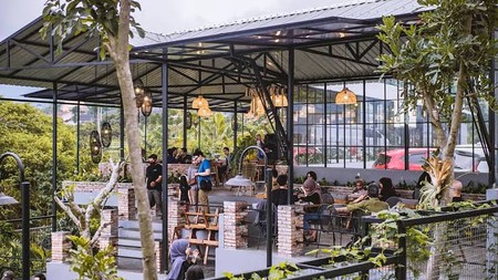 Cafe Monstera dan Rumah Mewah di Batu Malang Luas 2.398m2