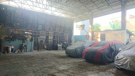 Rumah Tua Dan Gudang terletak di Tengah kota, Kwitang, Senen Jakarta Pusat