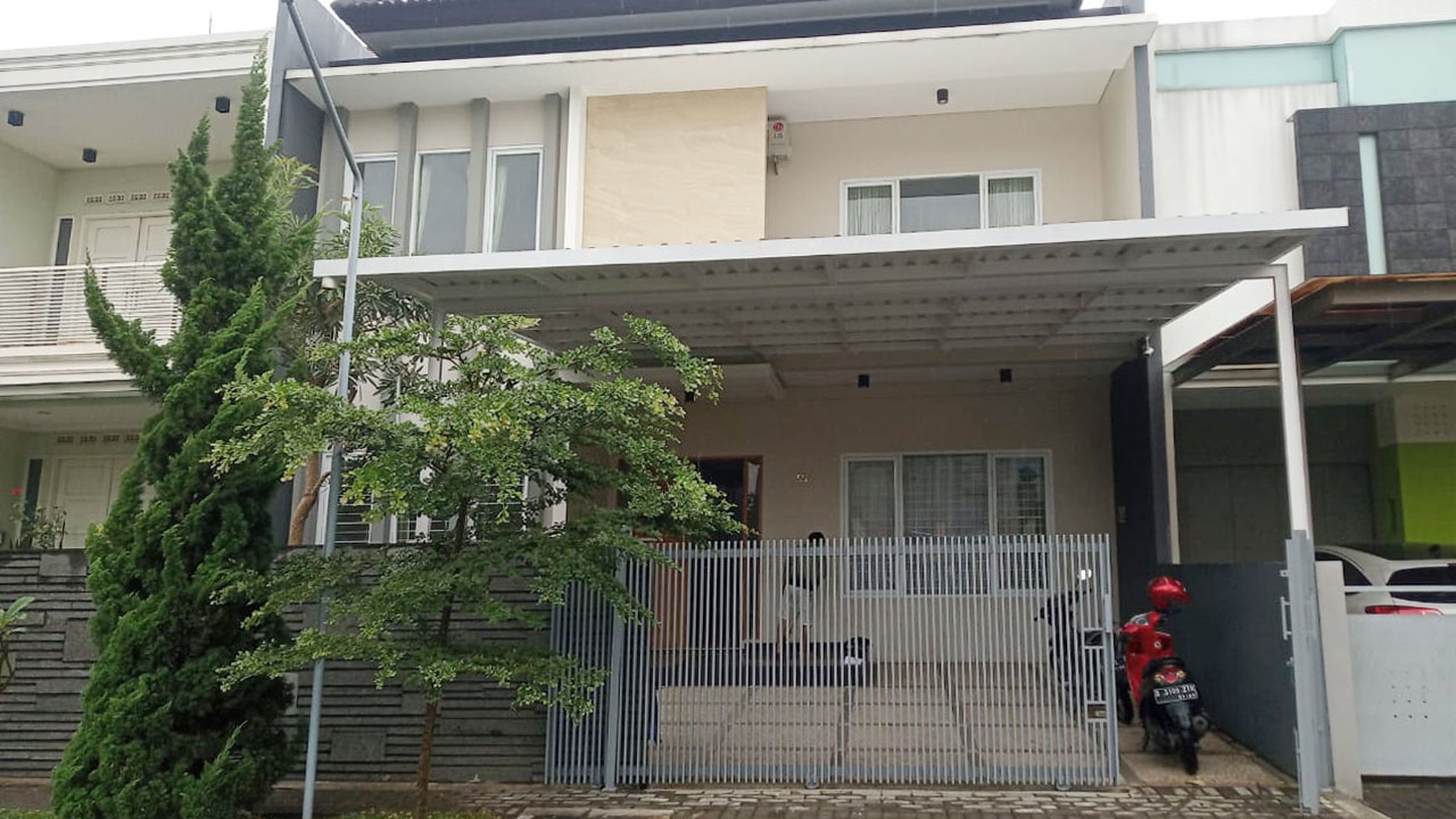 Rumah Asri Terawat di Komplek Singgasana, Bandung