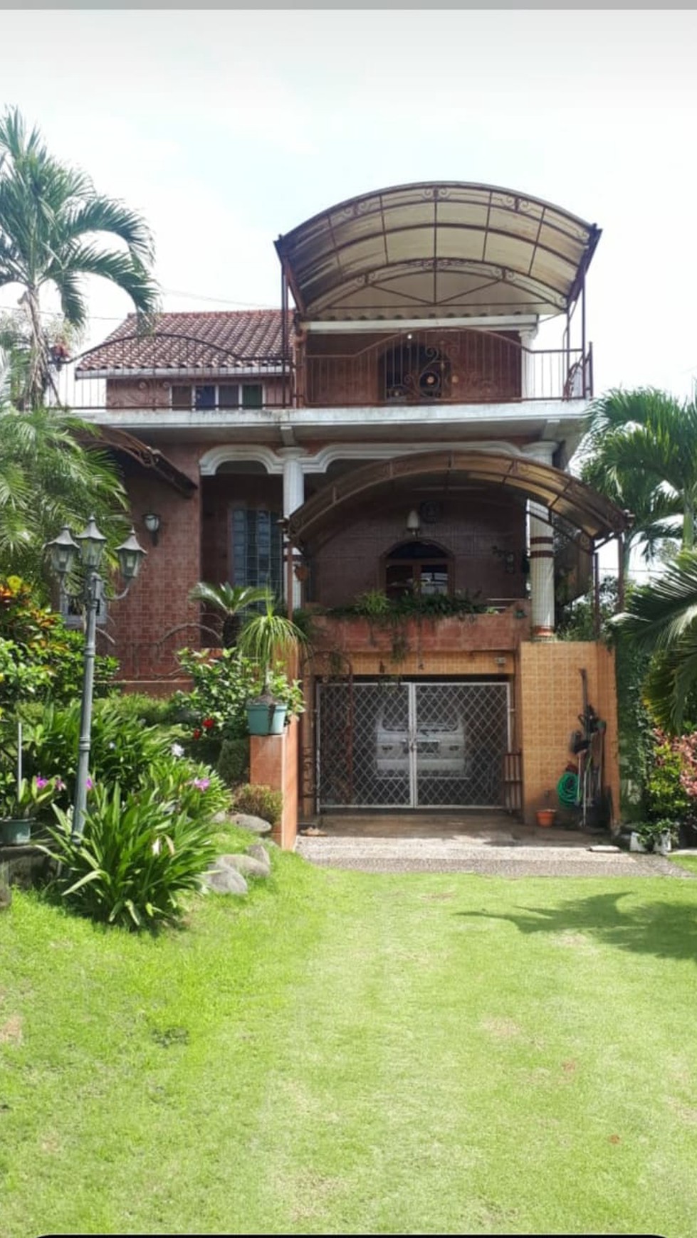 rumah mewah halaman luas dengan green golf dan driving range singosari malang