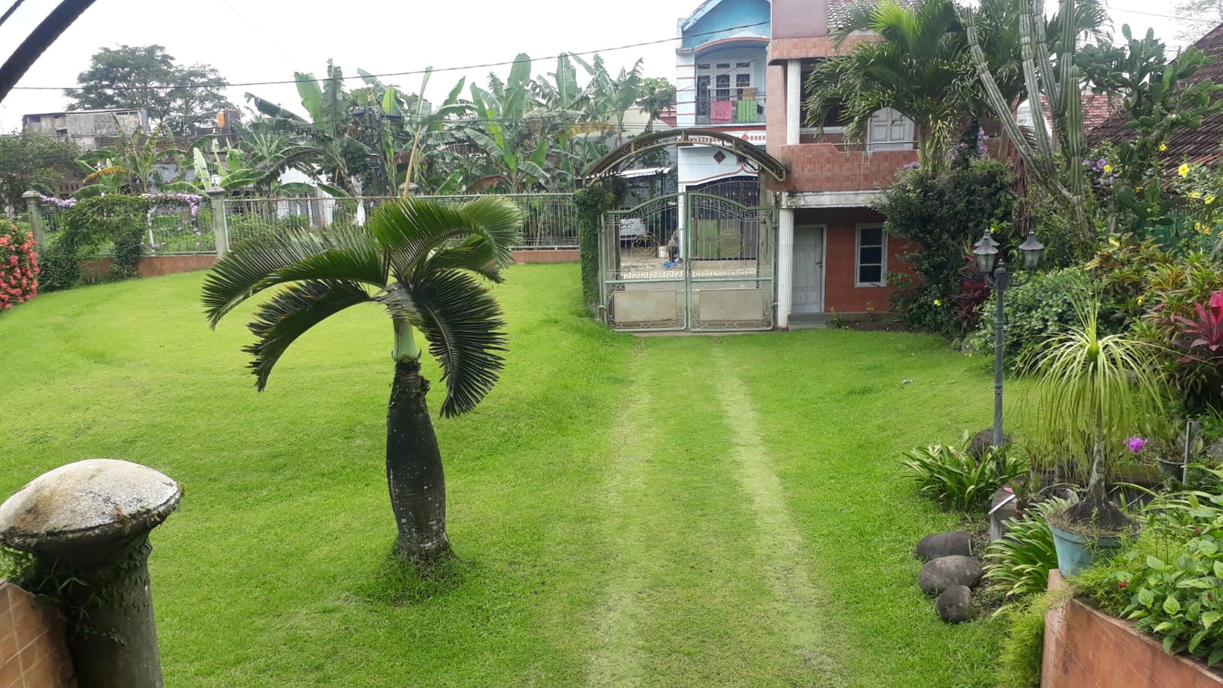 rumah mewah halaman luas dengan green golf dan driving range singosari malang